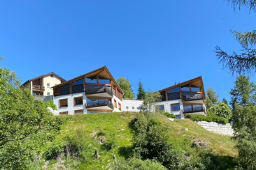 Ferienwohnung Bischu Valtiarm - Ansicht Sommer