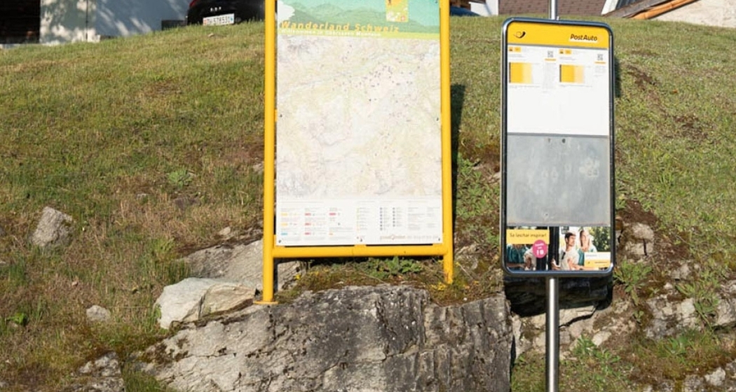 Ferienwohnung Hüsli - Postauto Haltestelle