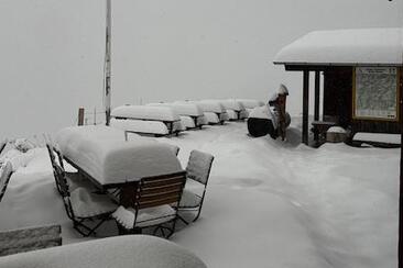Terrasse Schesaplanahütte im Winter
