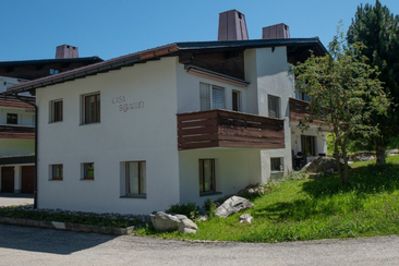 Ferienwohnung Casa Sogn Giacun Guyet - Aussenansicht Sommer