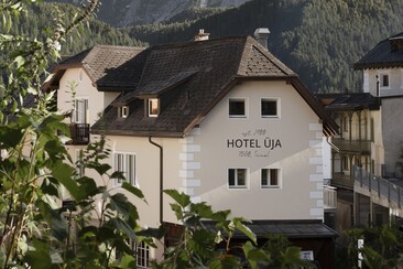 Hotel ÜJA