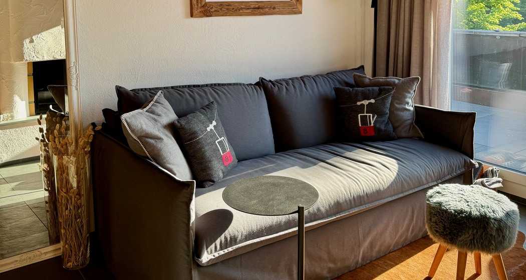 Wohnzimmer mit Milano Beding Schlafsofa (1.60 x 2.0 m mit Lattenrost)
