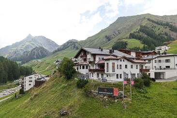 Soliva Hotel & Apartments