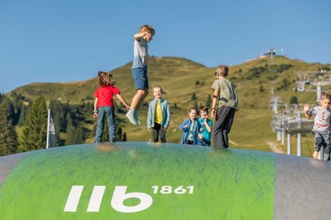 Giant jumping cushion Flumserberg Prodalp (ctd_101fcf0_image)