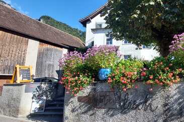 Weinstube Fläsch (ctd_516ac091-958c-43ad-bb9a-197bb7bcbd16_summer)