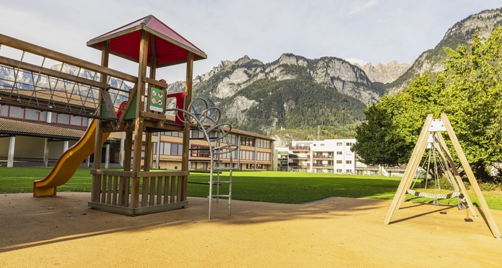 Spielplatz Schule Flums (ctd_539172ae-3f40-42a2-9d94-9d83e8d068ac_img01)