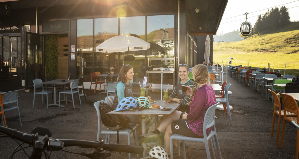 COLORS - Restaurant und Bar (ctd_550df831-f6b1-421f-bee5-90bf78433741_summer)