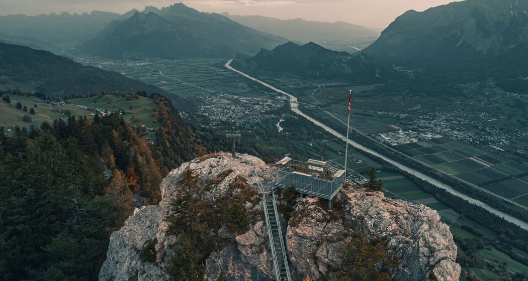 Aussichtsplattform Pizalun (ctd_5c3efc6_summer)