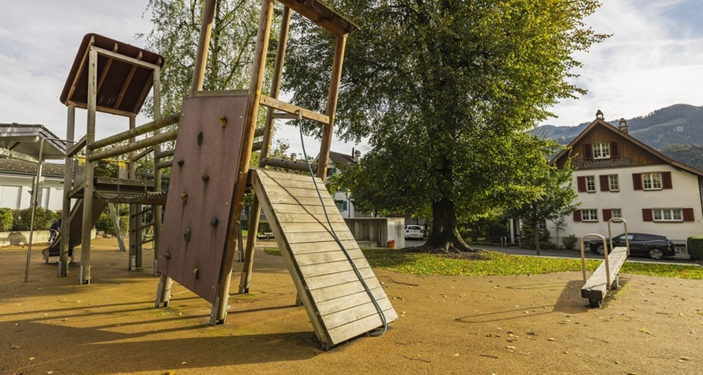 Spielplatz Obstadt Schulhaus Walenstadt (ctd_7249b891-edc7-4477-bb61-0b2c11365a99_image)