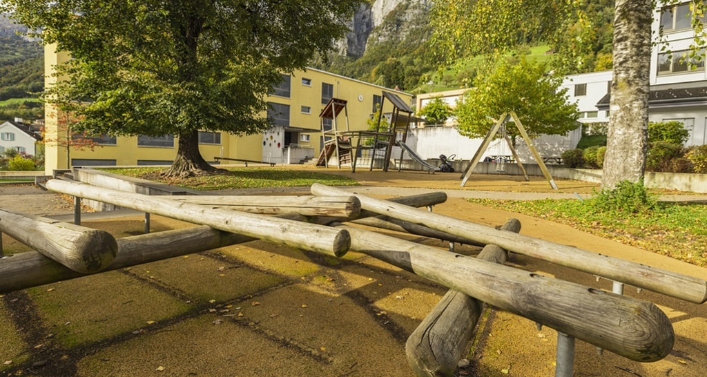 Spielplatz Obstadt Schulhaus Walenstadt (ctd_7249b891-edc7-4477-bb61-0b2c11365a99_img02)