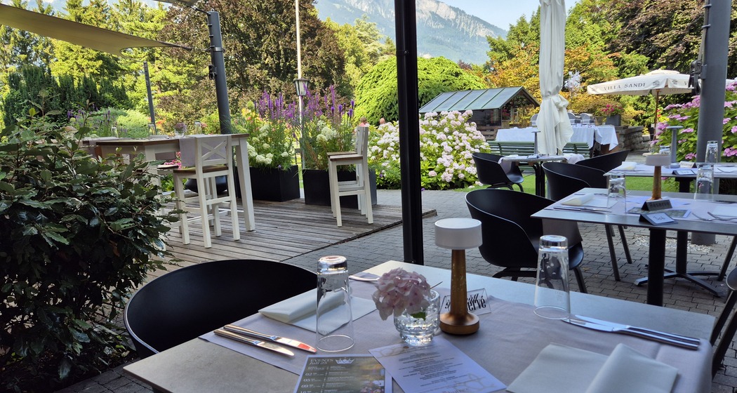 07648abb97225f8f66c6cfa12baa0b32f58ca678_Terrasse_Sommer_2.jpg