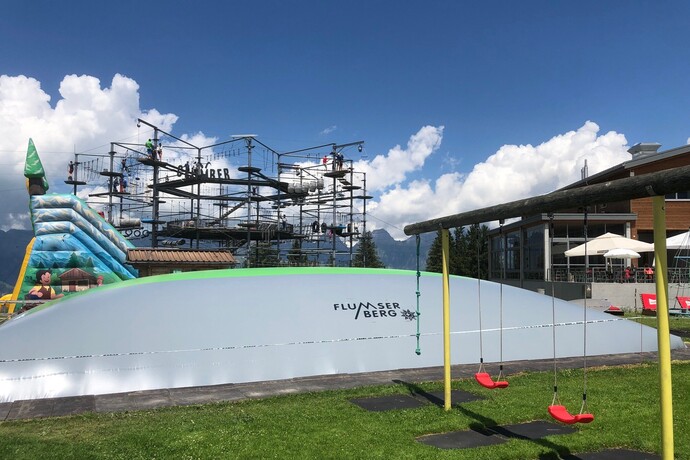 Giant jumping cushion Flumserberg Prodalp (ctd_b4874419-78c1-4c12-a36b-c8f4ac7d0890_image)