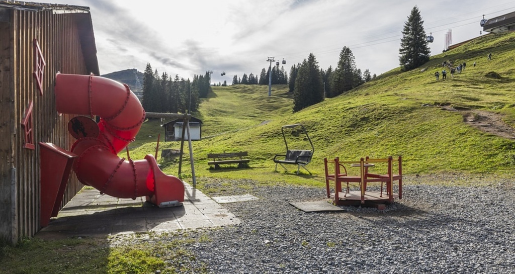 Spielplatz Chrüz (ctd_de98635a-d4d7-4603-9fda-7ac7adf693af_img01)