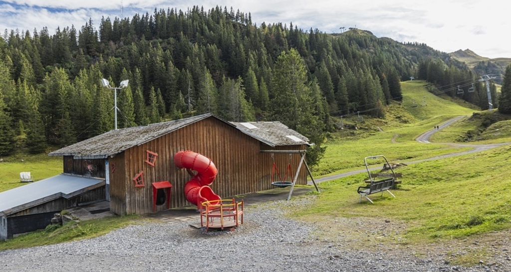 Spielplatz Chrüz (ctd_de98635a-d4d7-4603-9fda-7ac7adf693af_img02)