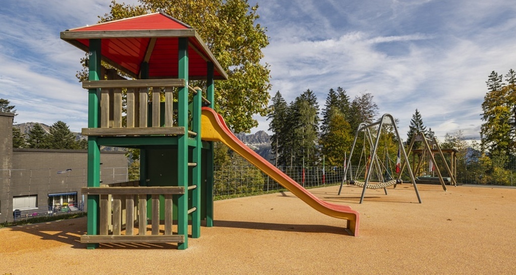 Spielplatz Schule Gauenwald (ctd_febe6000-95b3-4951-b686-d8ad66ee0478_image)