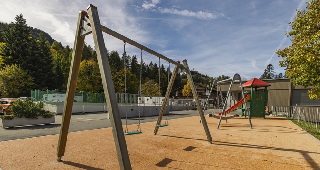 Spielplatz Schule Gauenwald (ctd_febe6000-95b3-4951-b686-d8ad66ee0478_img01)