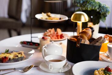 Breakfast and spa at Cresta Palace in Celerina (exp_21ec23b)