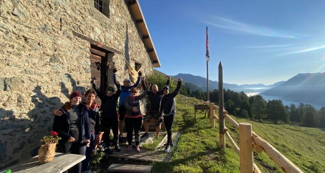 Frühmorgendliche Biketour mit Brunch ab St. Moritz (exp_4b97e34)