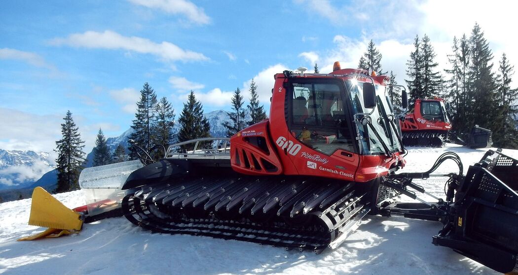 Pistenfahrzeug fahren am Pizol (exp_6887694)