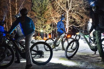 Balade en vélo sous la pleine lune dans la neige avec dîner au départ de St. Moritz (exp_93c099d)