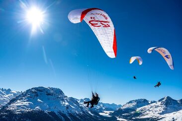 Paragliding Flug Winter im Engadin (exp_a5a5781)