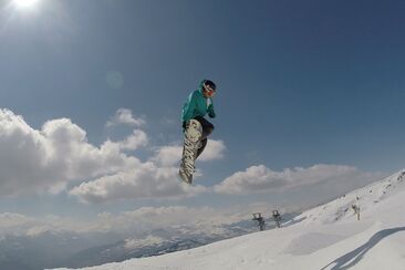 Private snowboard lessons for experienced riders in Laax (exp_a953868)