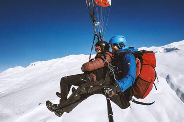 Randonnée en raquettes et parapente à Klosters (exp_dacf290)