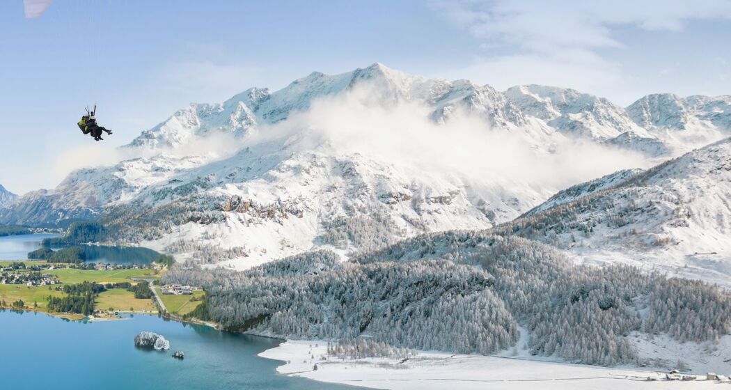 Gleitschirmfliegen im Winter ab St. Moritz (exp_db8be79)