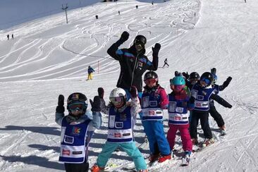 Skischule Gruppe für Kinder 4 bis 6 Jahre in Arosa (exp_edbb907)