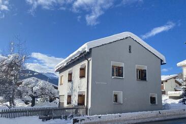 Exterior view Tgesa Grischa Winter