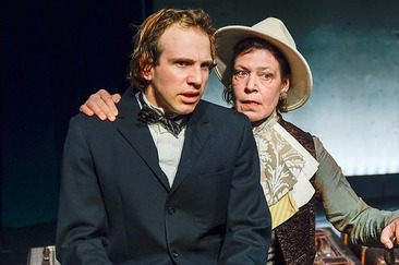 ZUOZ GLOBE PLAYS - Der Spieler (Gastspiel Kurtheater Baden) (efr_img_36bcacc)