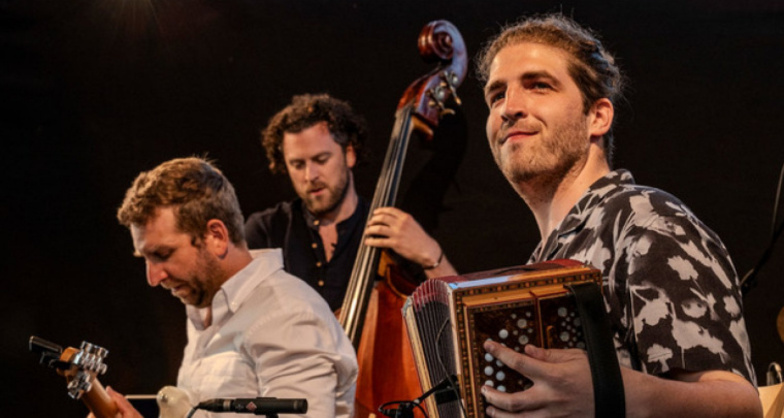 Kinimode / Trimolon (efr_img_768775f)