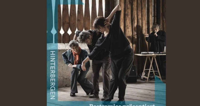 hinterbergen-von-laeser-baertsch-tan-974NW2J7.webp