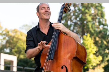 marc-jenny-solo-kontrabass-duo-lardo-JZ3Y0W39.webp