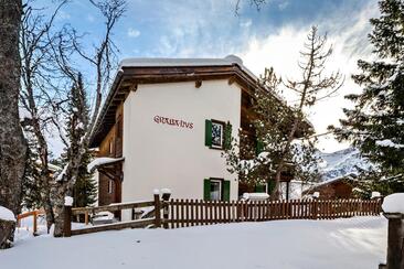 18C_1F6_2175839_1420861372_6