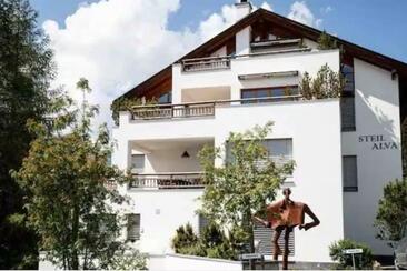 Steil Alva Aussenansicht Sommer