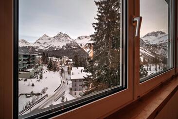 View towards Alteinstrasse - Amselfluh