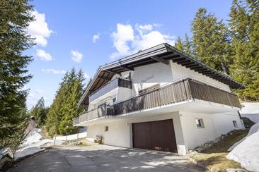 Einfahrt Autoeinstellhalle