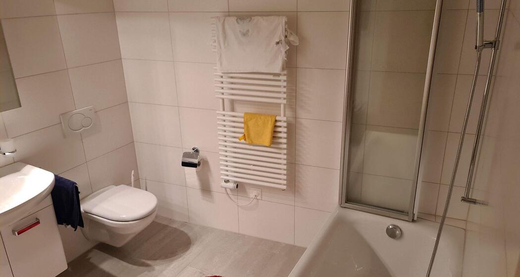 Bad mit Badewanne Haag