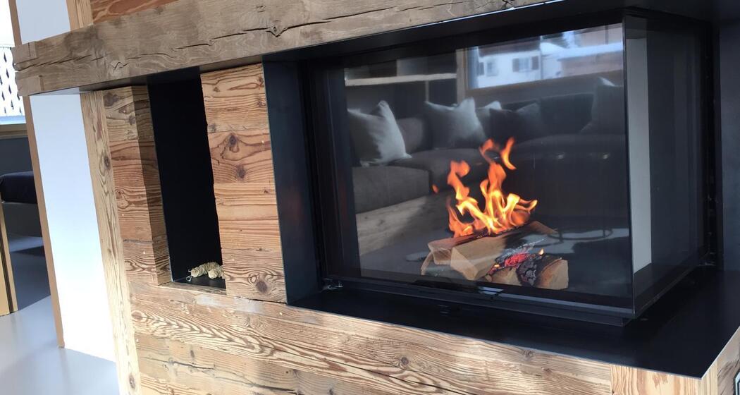 Cheminée & wood for your convenience