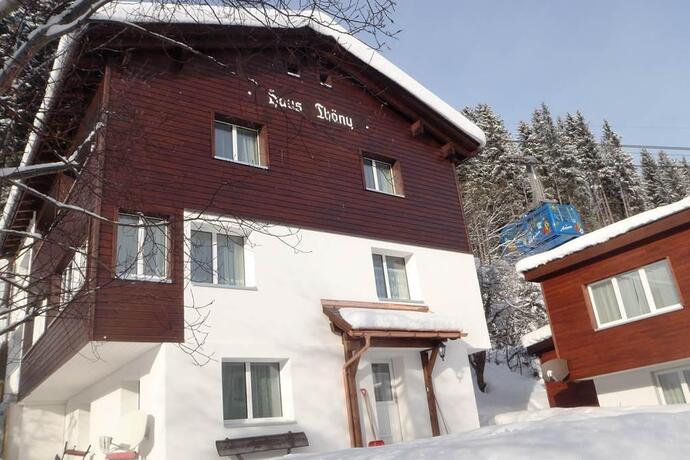 Haus Thöny mit Weisshorn Luftseilbahn