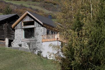 Tgiasa Smit Aussenansicht Sommer