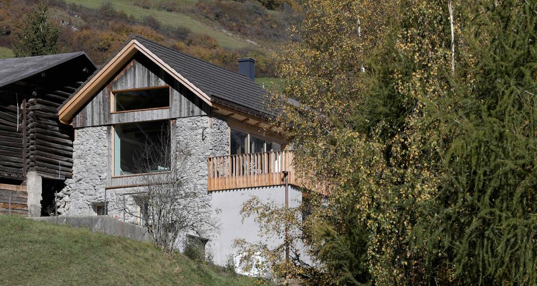 Tgiasa Smit Aussenansicht Sommer