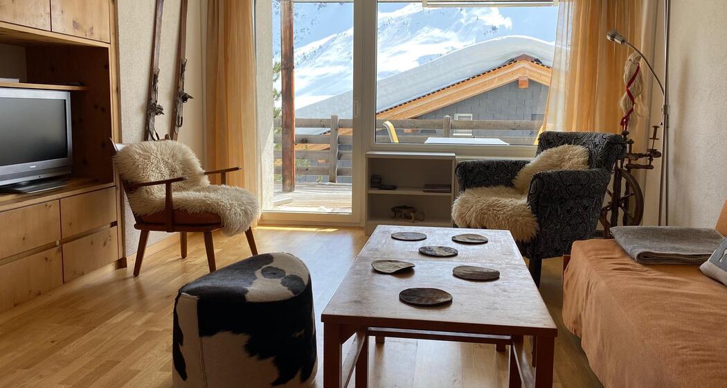 Wohnzimmer mit Schlafmöglichkeit