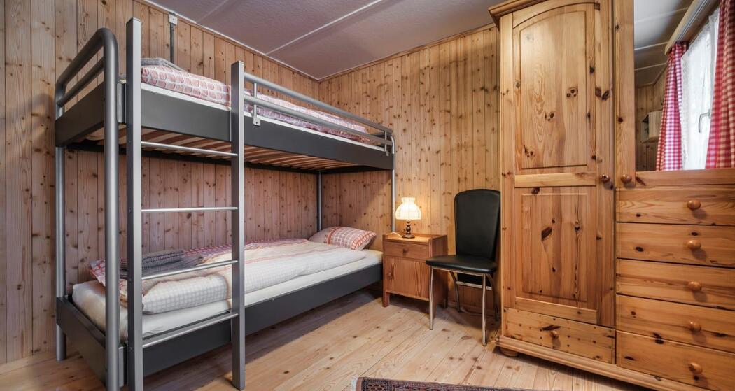 1. OG Schlafzimmer hinten 1