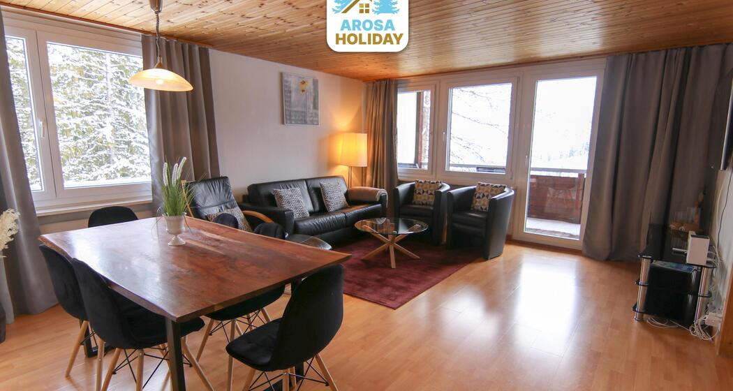 Wohnzimmer mit Esstisch (1)