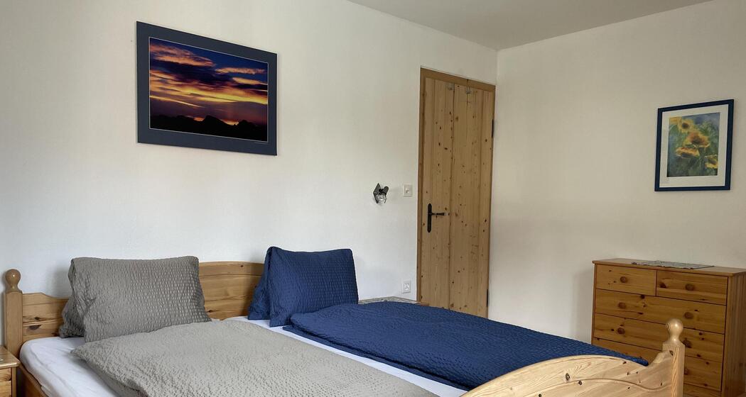 Schlafzimmer mit Doppelbett (1)