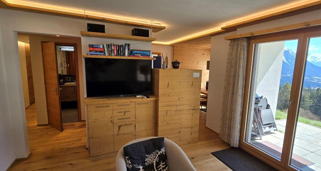 Sideboard mit Fernseher