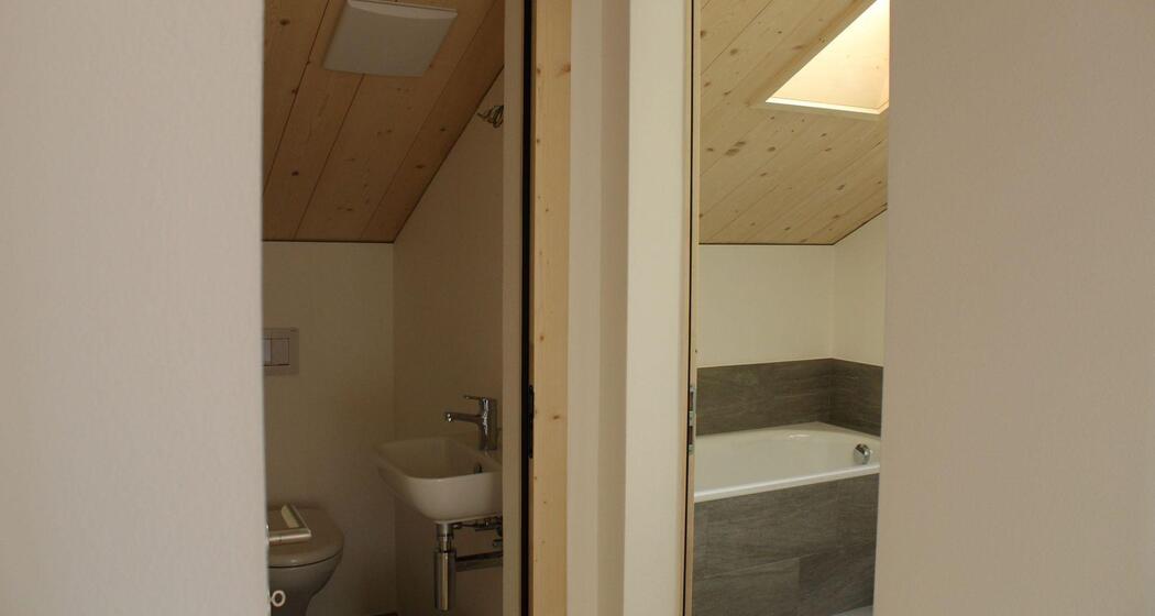 Badezimmer und WC Dachgeschoss