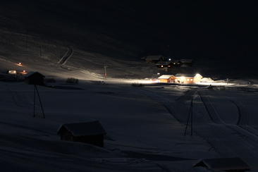Night skiing and raclette fun (gdl_486210706_image)